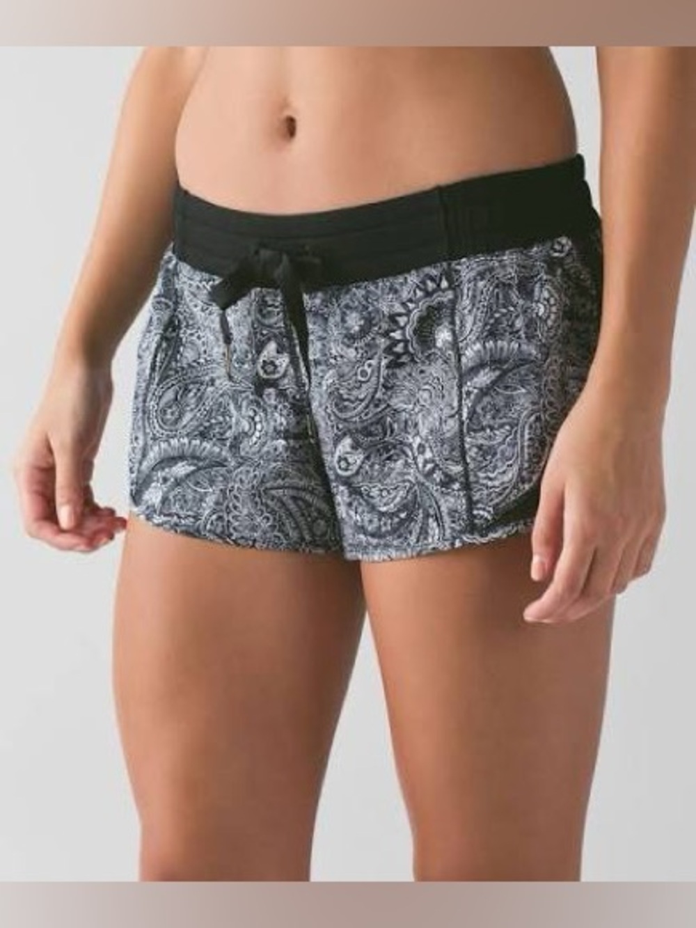 Lululemon Hotty Hot Short